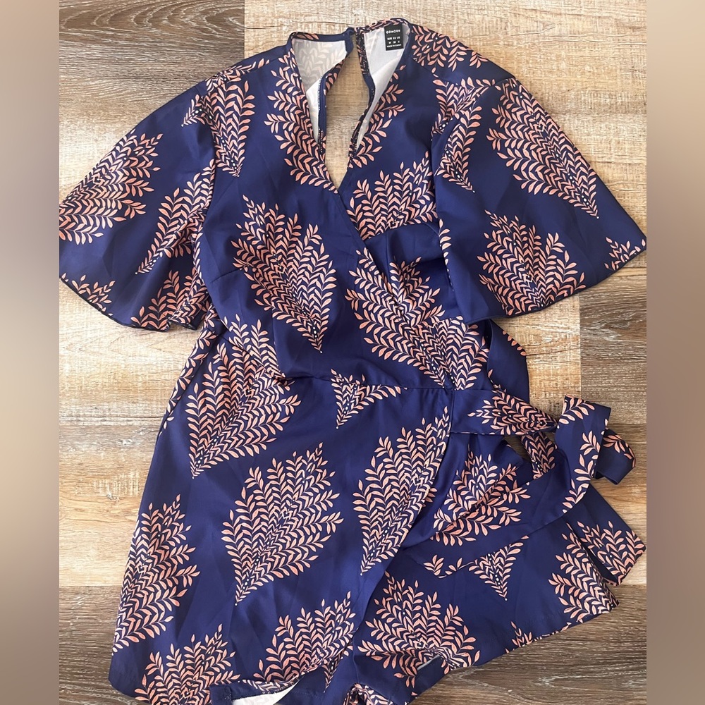Leaf print romper - Picture 2 of 4